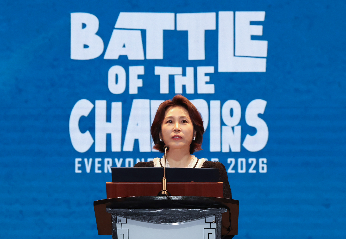 First lady Kim Hea Kyung speaks at a K-pop dance contest at the Manila Metropolitan Theater in Manila on March 4. [YONHAP]