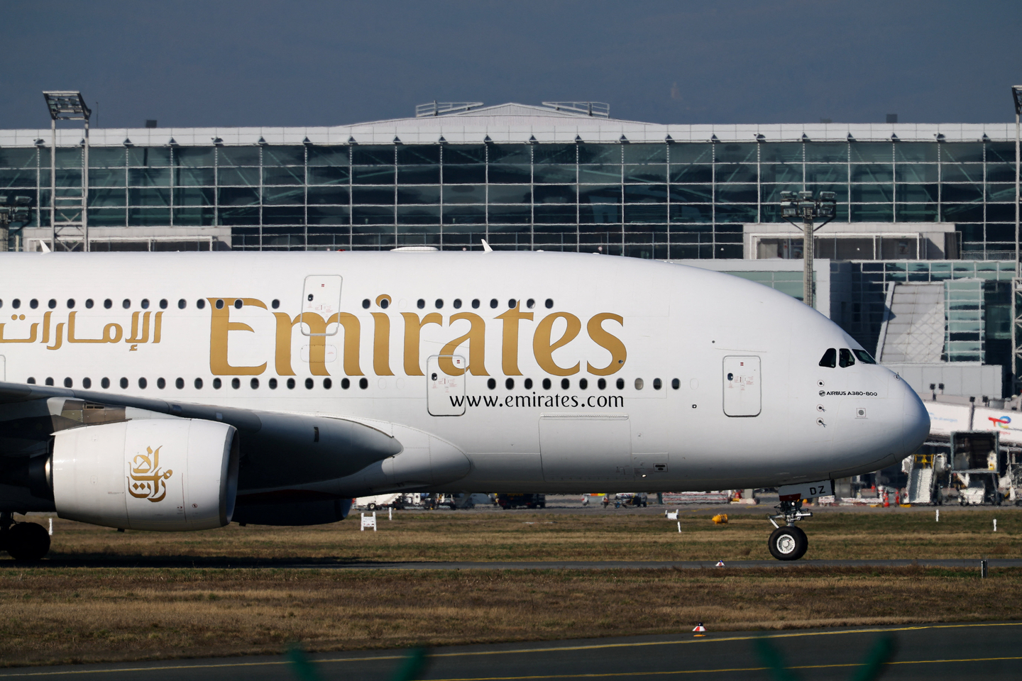 An Emirates plane from Dubai with German tourists that evacuated amid the U.S.-Israeli conflict with Iran is seen at Frankfurt Airport on March 3. [REUTERS/YONHAP]