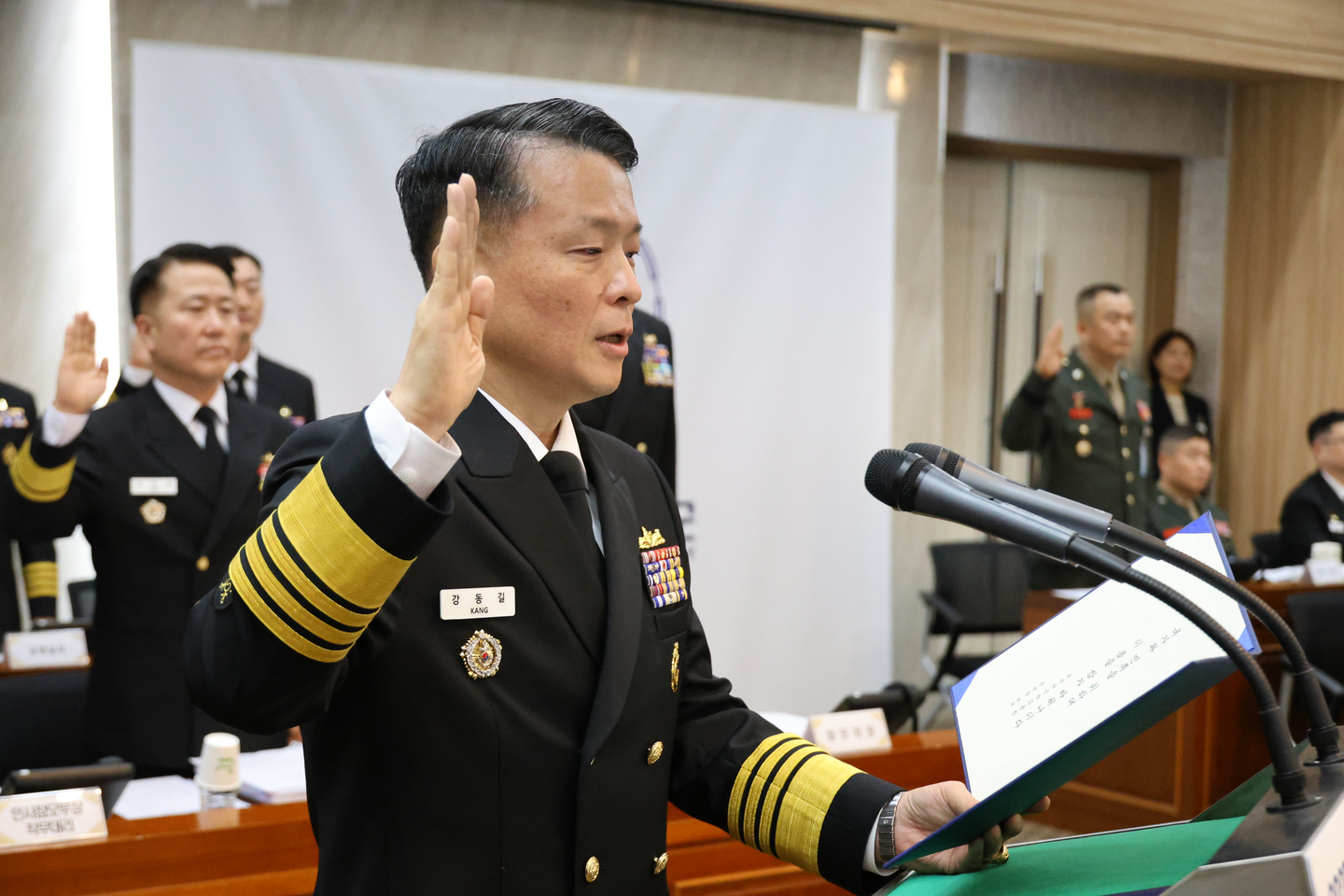 Chief of Naval Operations Adm. Kang Dong-gil pledges his oath ahead of a parliamentary audit of the armed services at Gyeryongdae, Korea's main military compound, in the city of Gyeryong, South Chungcheong, in this file photo from Oct. 24, 2025. [YONHAP]