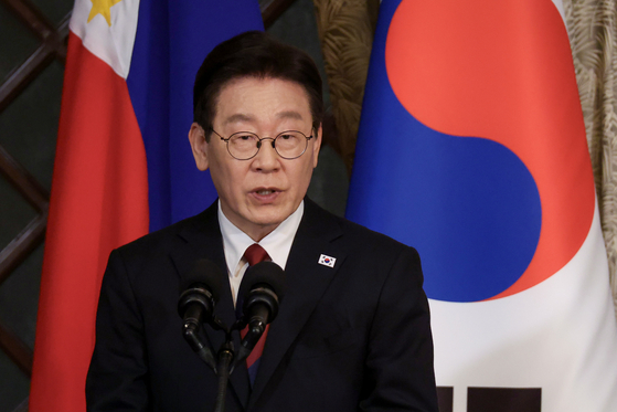 Korean President Lee Jae Myung speaks during a joint press conference with Philippine President Ferdinand Marcos Jr. following their talks at Malacanang Palace in Manila on March 3, 2026. [YONHAP]