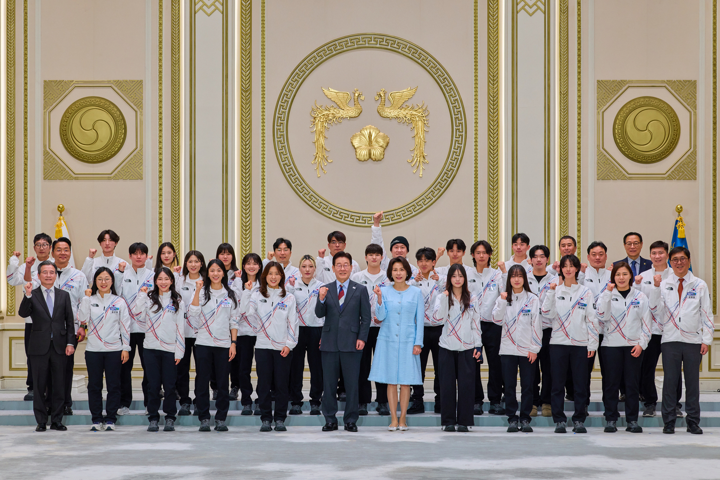 President Lee Jae Myung, center left, first lady Kim Hea Kyung, center right, and members of the Korean national team to the 2026 Milan-Cortina Winter Olympics pose for a photo during a luncheon hosted by Lee at the state guesthouse of the Blue House in Jongno District, central Seoul, on March 5. [BLUE HOUSE]