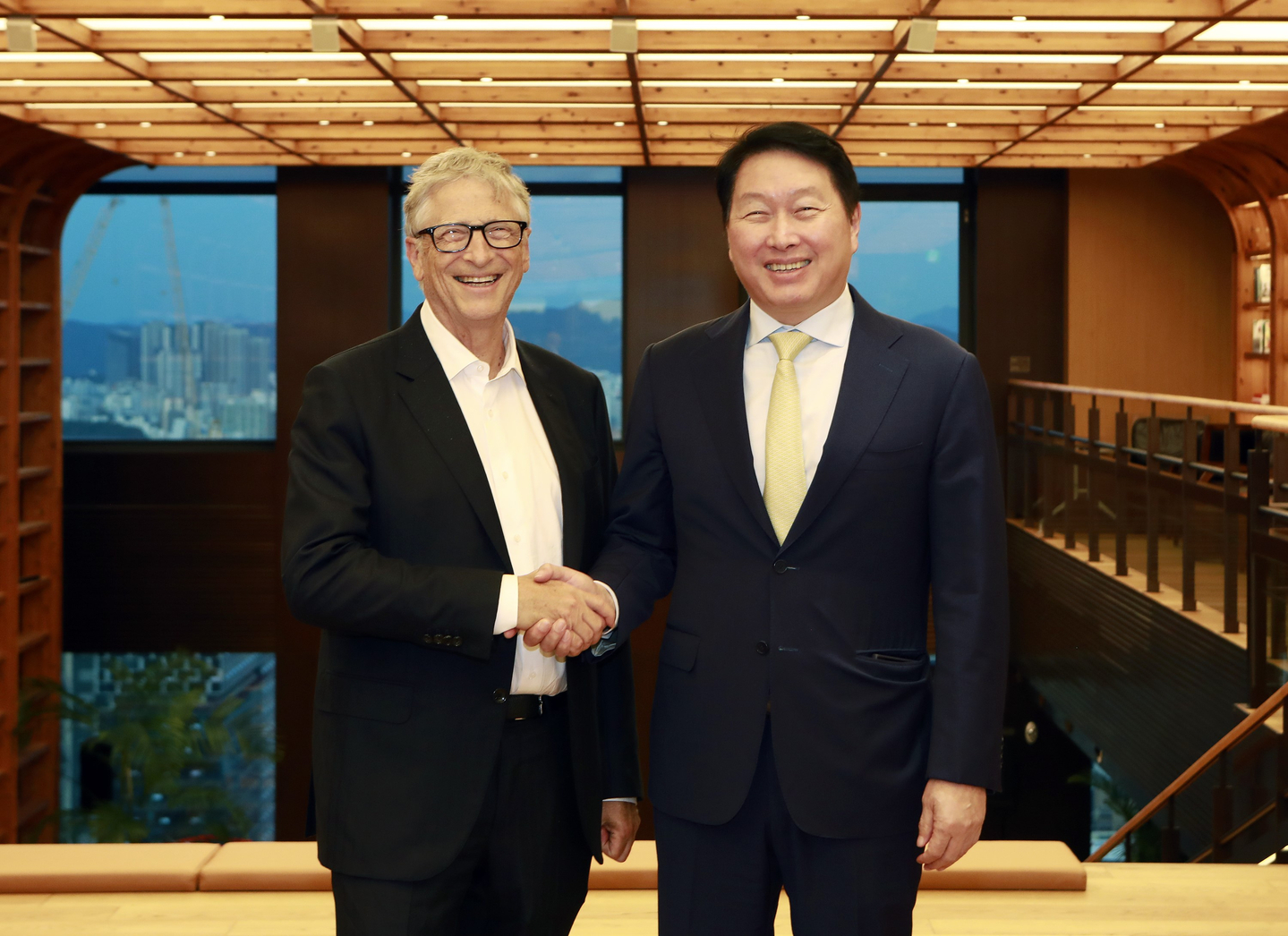 SK Group Chairman Chey Tae-won, right, poses for a photo with Bill Gates, the founder of TerraPower, in Seoul on Aug. 22, 2025, in this file photo released by SK Group. [SK GROUP]