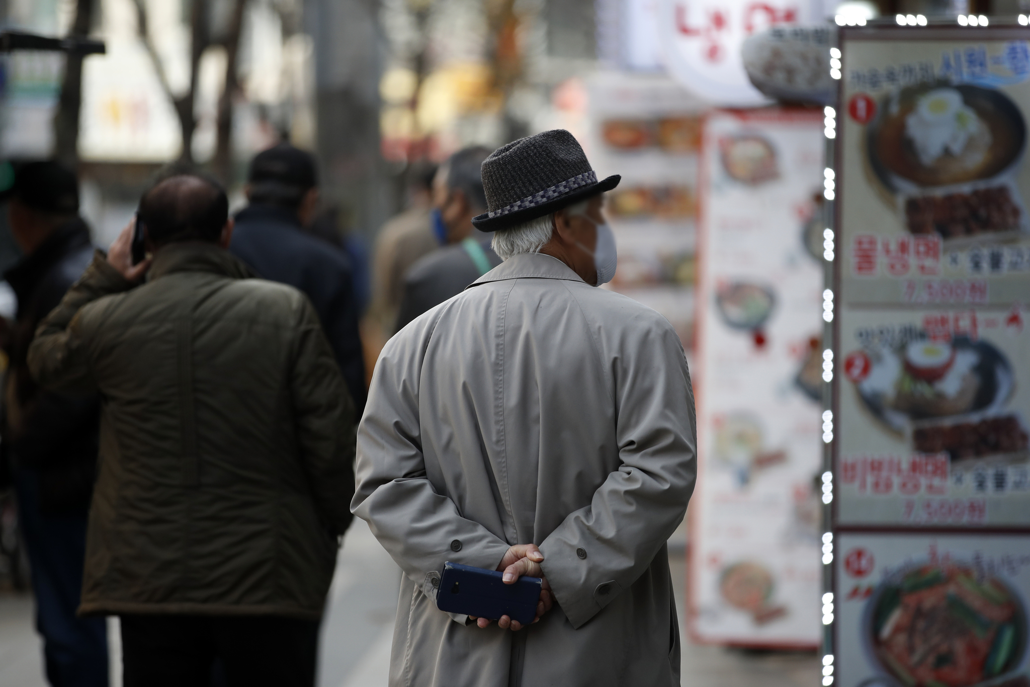 A person walks around the Jongno neighborhood in central Seoul on March 3, 2021. [NEWS1]