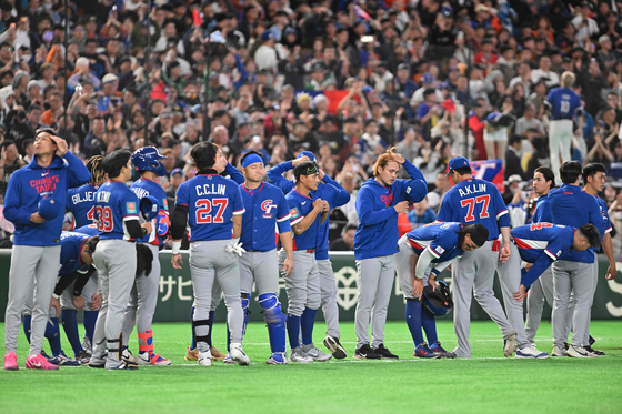 Taiwan's baseball players react following their defeat in the World Baseball Classic (WBC) Pool C first round game between Australia and Chinese Taipei at the Tokyo Dome on March 5. [AFP/YONHAP]