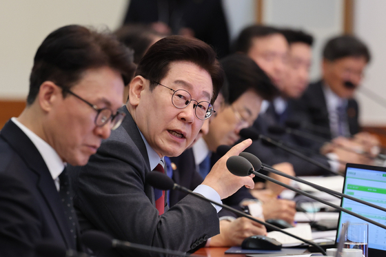 President Lee Jae Myung, second from left, speaks at a Cabinet meeting at the Blue House in Seoul on March 5. [NEWS1]