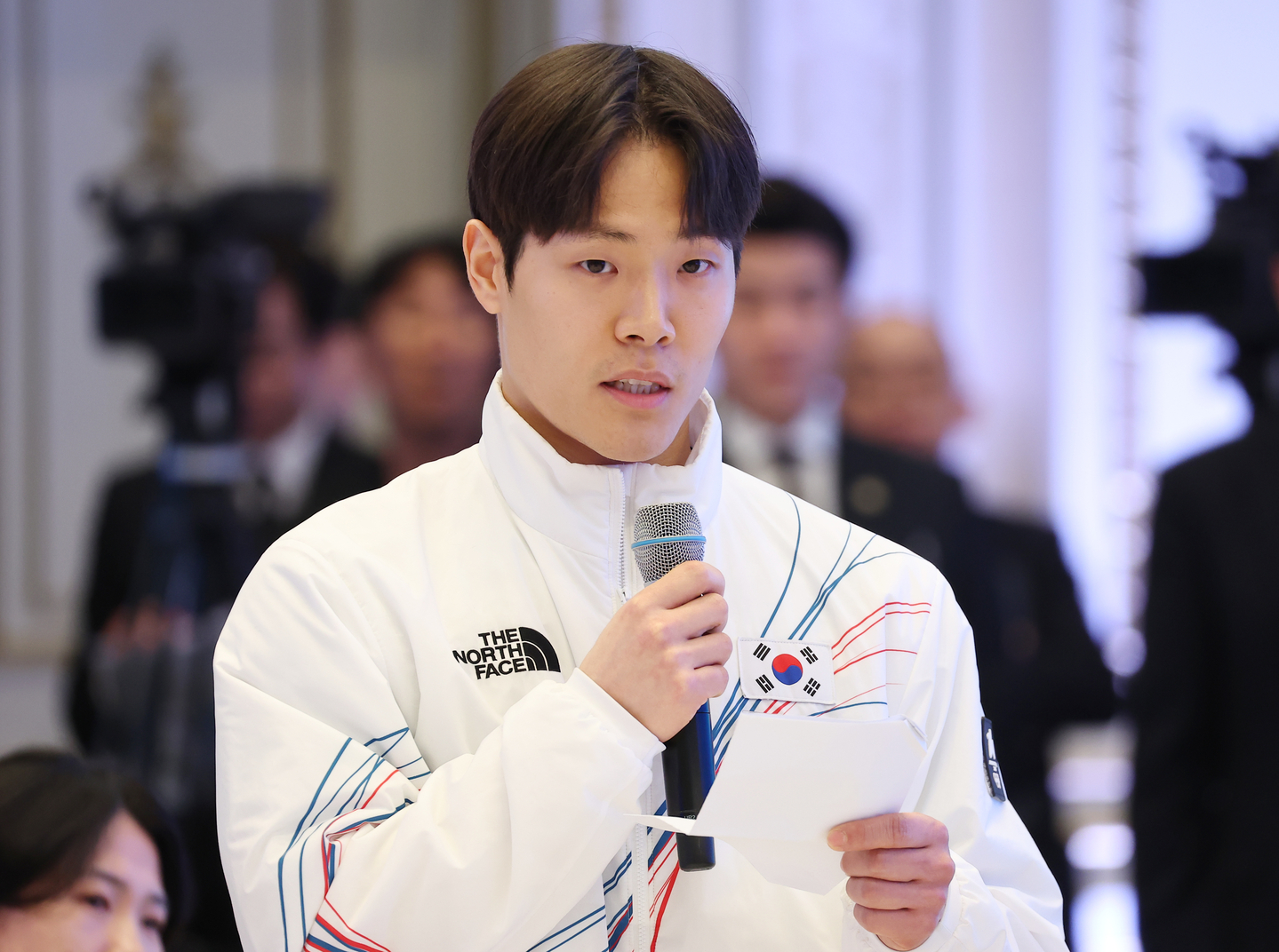 Skeleton national team athlete Jung Seung-gi speaks during a luncheon hosted by President Lee Jae Myung to congratulate the Korean national team, which competed in the 2026 Milan-Cortina Winter Olympics, at the state guesthouse of the Blue House in Jongno District, central Seoul, on March 5. [YONHAP]