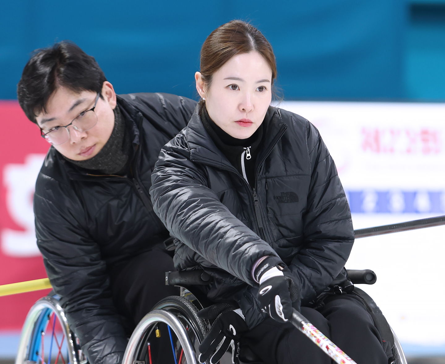 Curlers Nam Bong-gwang, left, and Baek Hye-jin [KOREAN PARALYMPIC COMMITTEE]