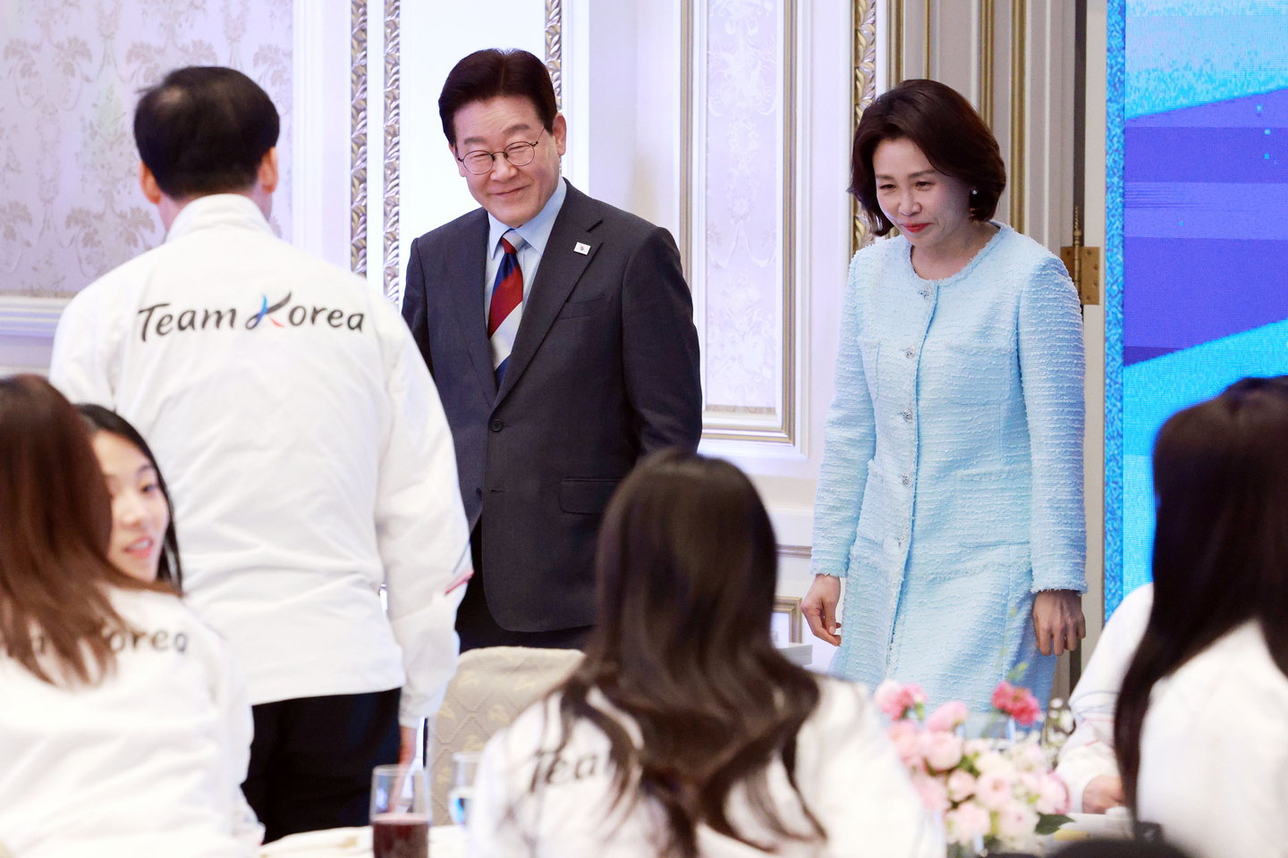 President Lee Jae Myung, back center, and first lady Kim Hea Kyung, back right, are seen attending a luncheon hosted by Lee at the state guesthouse of the Blue House in Jongno District, central Seoul, on March 5. [YONHAP]
