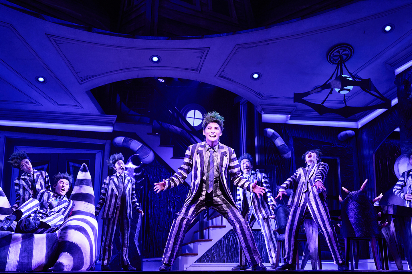 Actor Kim Jun-su plays the character Beetlejuice in the musical ″Beetlejuice″ playing at the LG Arts Center in Gangseo District, western Seoul, through March 22. [CJ ENM]