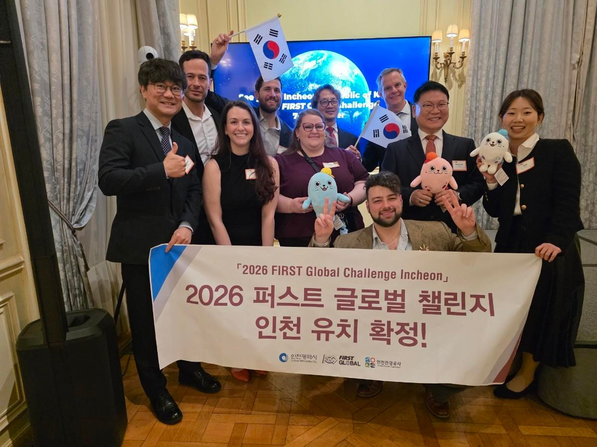 Participants pose after Incheon was selected as the next host city at the 2026 First Global Leadership Reception held at Meridian House in Washington on March 4. [INCHEON METROPOLITAN CITY]