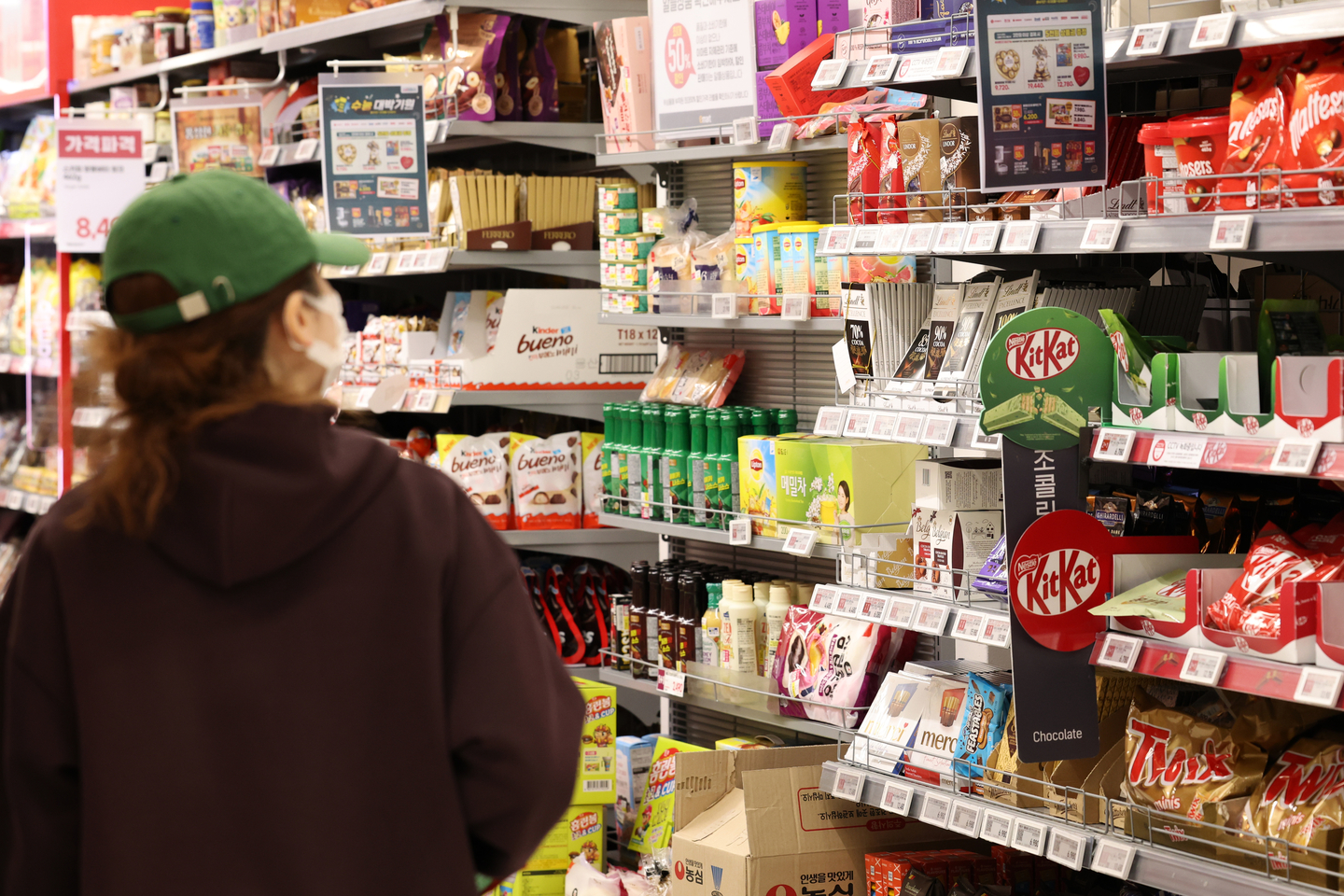 A customer looks at chocolates displayed in a grocery store on Nov. 11, 2025. [YONHAP]