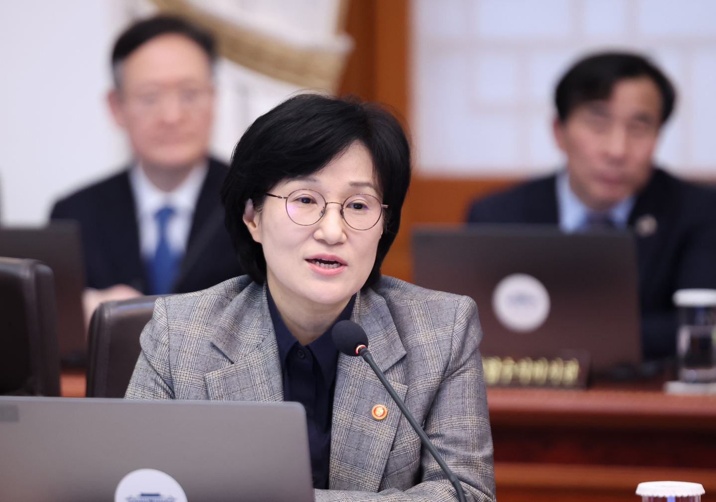 Gender Equality and Family Minister Won Min-kyung speaks during a Cabinet meeting at the Blue House in Jongno District, central Seoul, on Feb. 24. [JOINT PRESS CORPS]