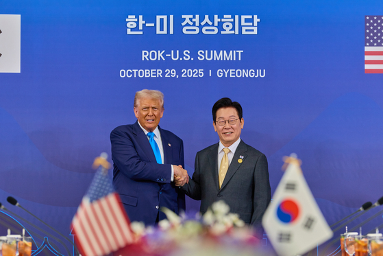 Korean President Lee Jae Myung shakes hands with U.S. President Donald Trump during a bilateral summit held in Gyeongju, North Gyeongsang, on Oct. 29. [PRESIDENTIAL OFFICE]