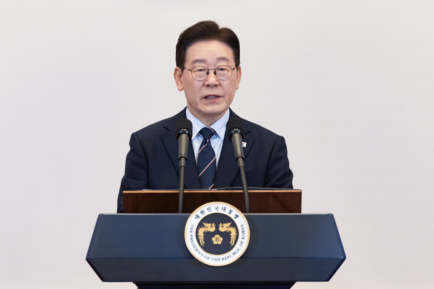 President Lee Jae Myung speaks during an event to celebrating military personnel promotion at Blue House in central Seoul on March 6. [JOINT PRESS CORPS]