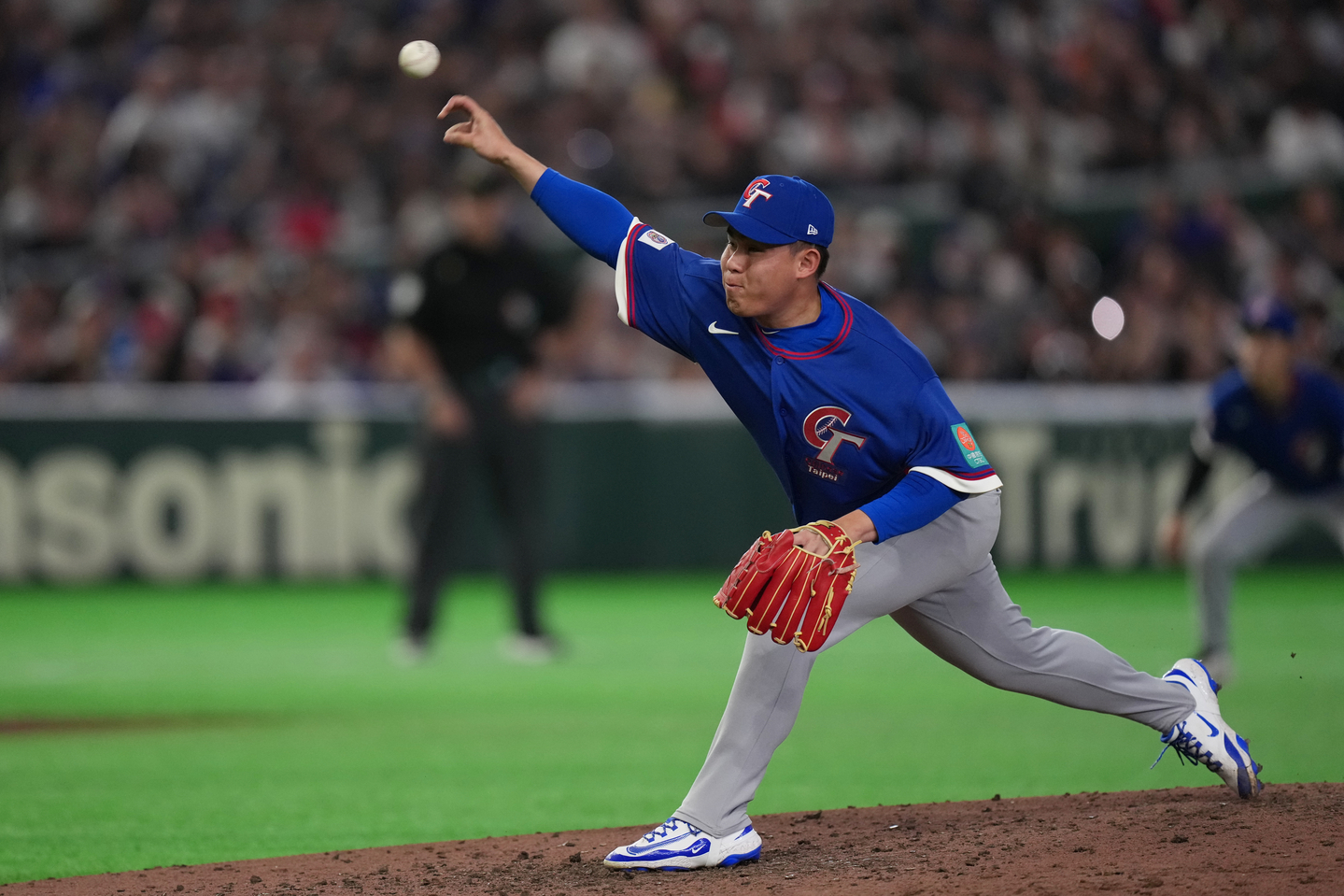 Chinese Taipei's pitcher Tseng Jyun-yue throws during a World Baseball Classic game against the Czech Republic in Tokyo on March 7. [AP/YONHAP]