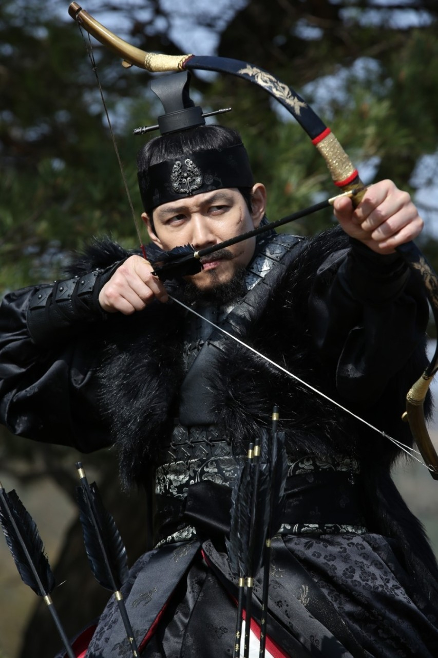 Actor Lee Jung-jae plays Prince Suyang in ″The Face Reader″ (2013) [SHOWBOX]