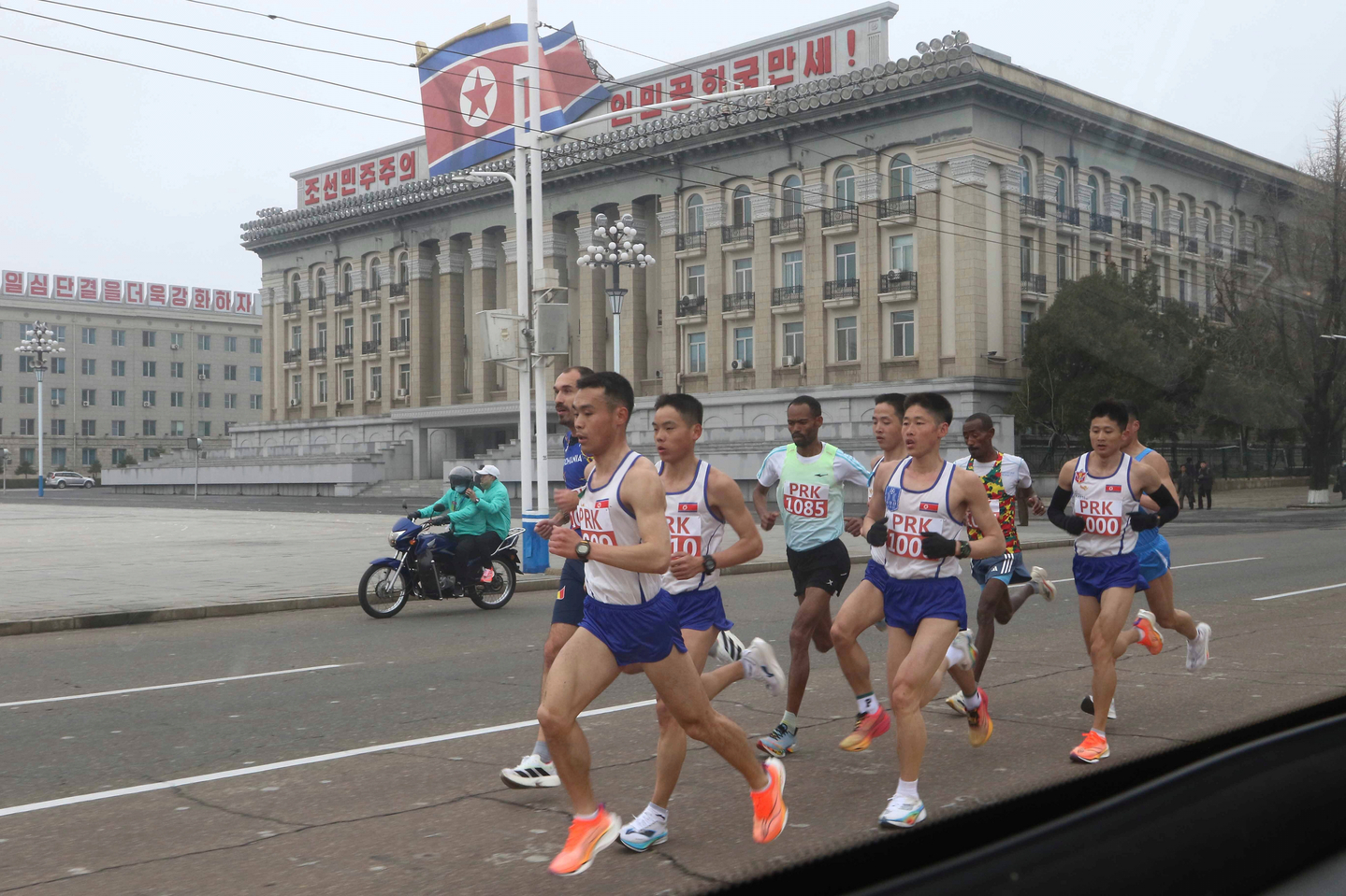Runners take part in the Pyongyang International Marathon in Pyongyang, North Korea, on April 6, 2025. [AP/YONHAP] 