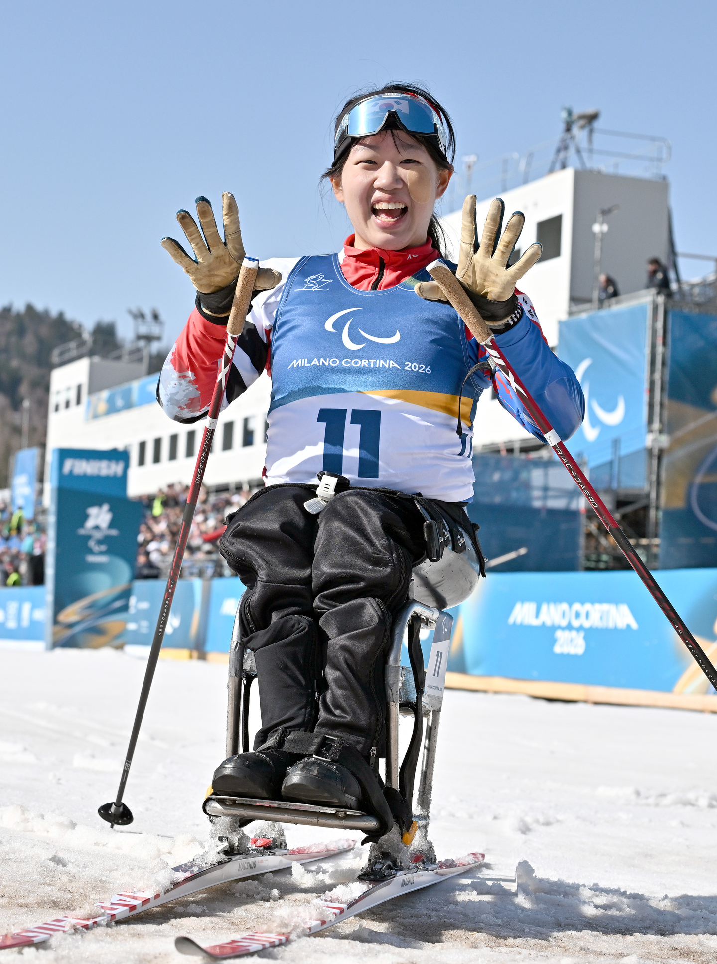Kim Yun-ji smiles after winning gold in the para biathlon women's individual sitting event at the 2026 Milan-Cortina Winter Paralympics at Tesero Cross-Country Skiing Stadium in Tesero, Italy, on March 8. [JOINT PRESS CORPS] 