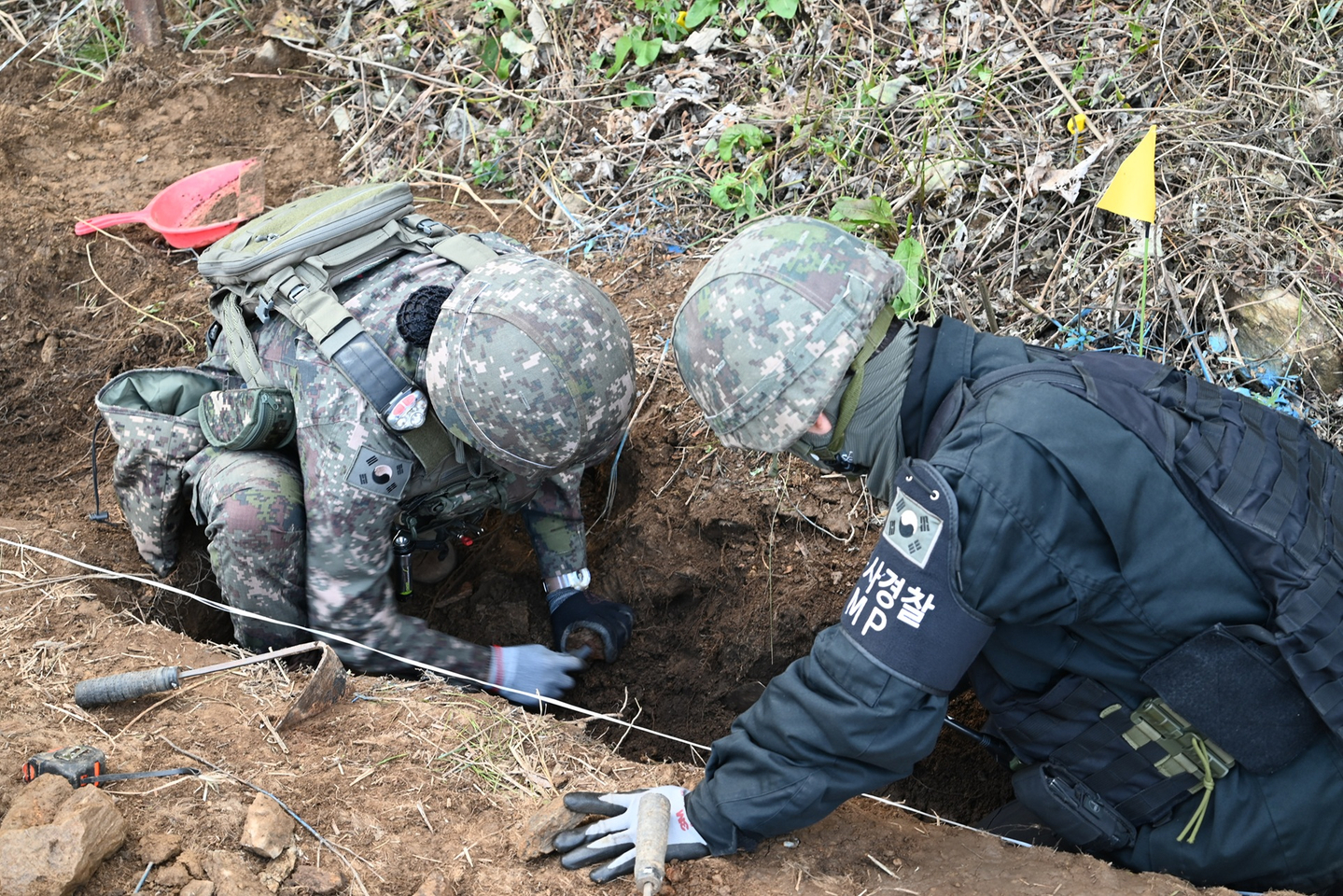 Military personnel take part in a project to retrieve the remains of soldiers killed in the Korean War near the heavily fortified Demilitarized Zone on Dec. 1, 2025. [YONHAP] 
