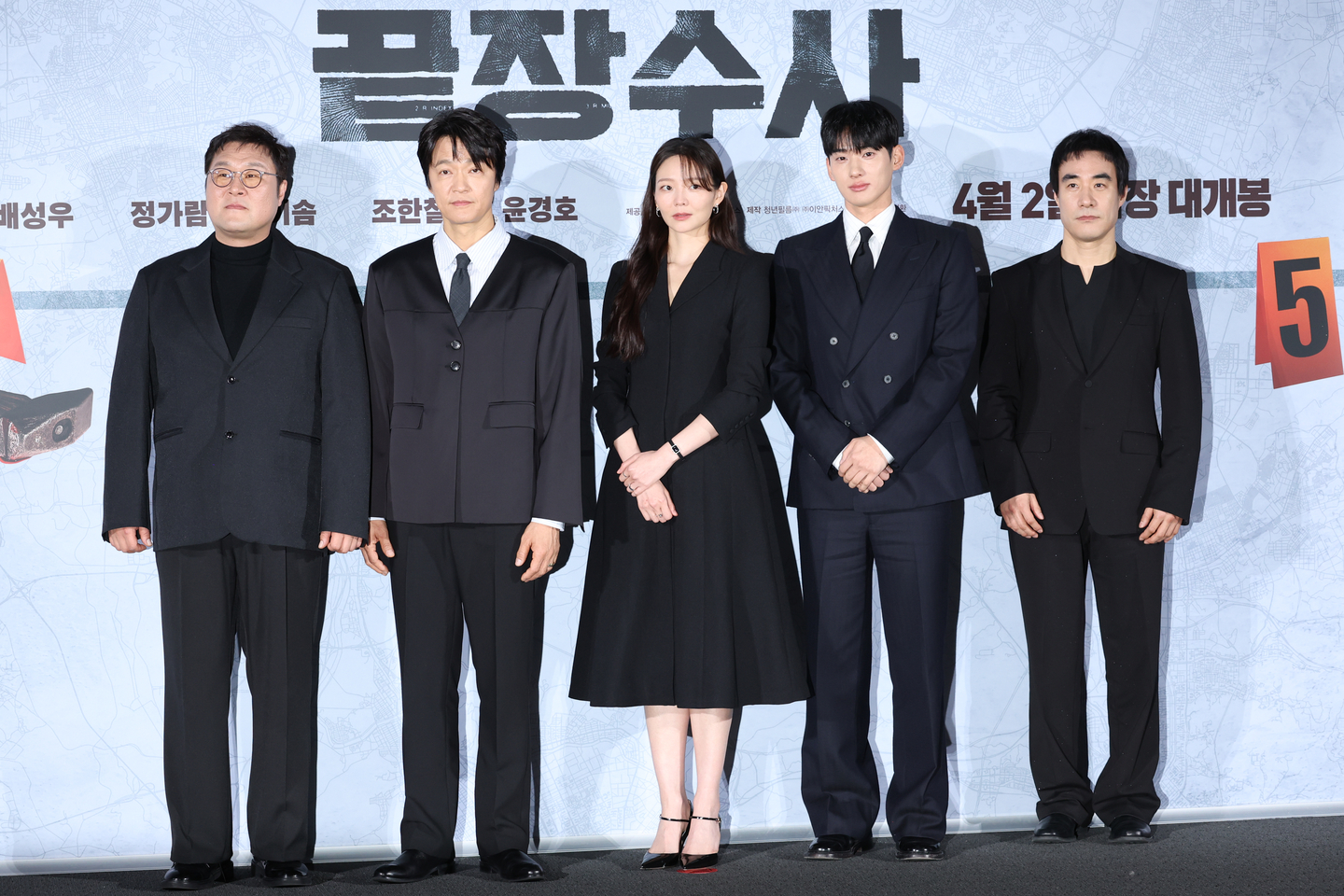 From left, actors Yoon Kyung-ho, Cho Han-cheul, Esom, Jung Ga-ram and Bae Seong-woo pose during a press conference for the film “The Ultimate Duo” at CGV's Yongsan branch in Yongsan District, central Seoul, on March 9. [YONHAP] 