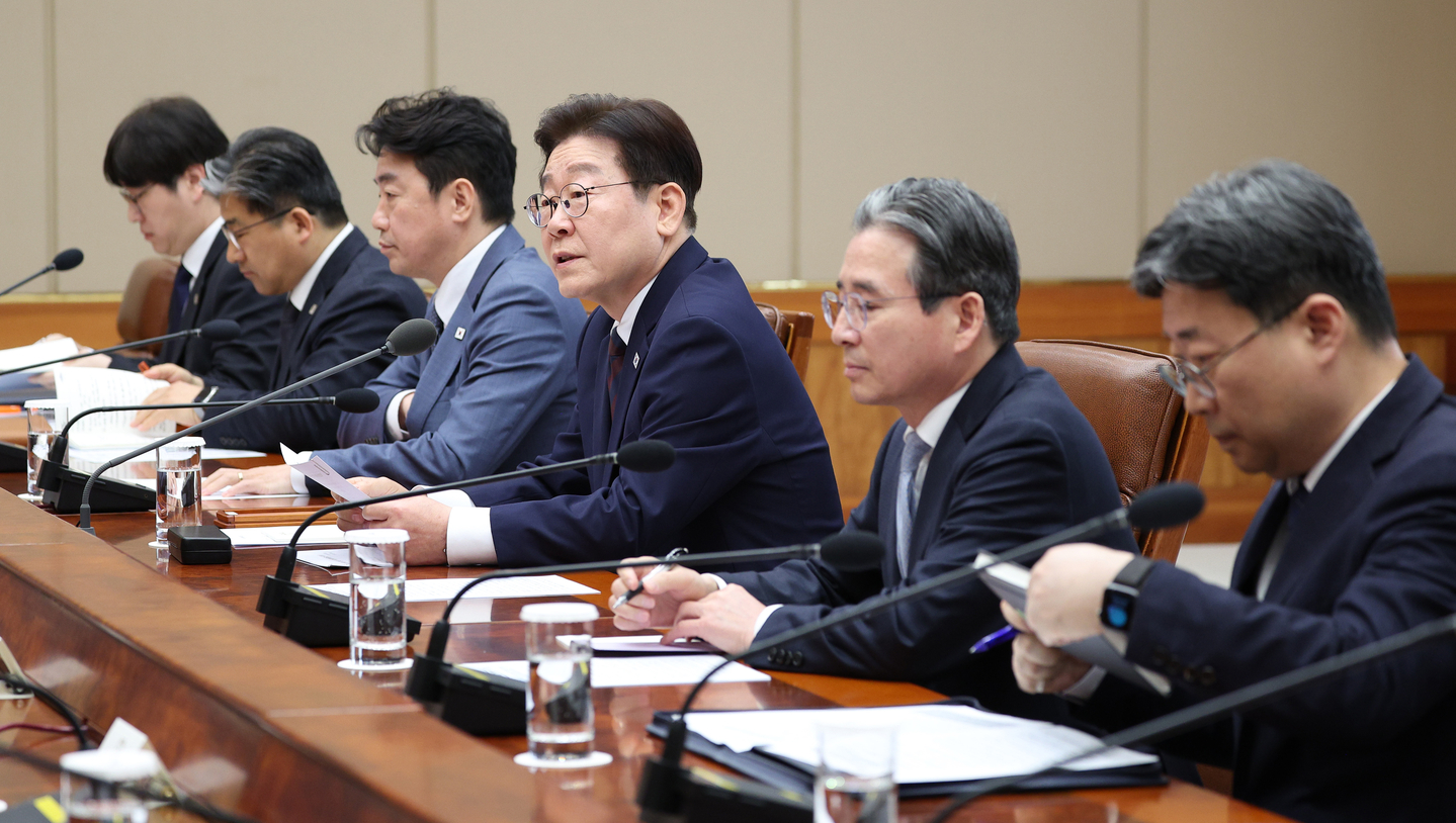 President Lee Jae Myung, third from right, speaks during an emergency economic response meeting assessing the Middle East crisis at the Blue House in central Seoul on March 9. [JOINT PRESS CORPS]