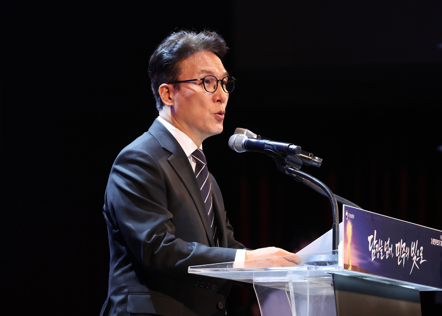 Prime Minister Kim Min-seok speaks during a ceremony in Daejeon on March 8 to mark the 66th anniversary of a 1960 pro-democracy demonstration in the city. [YONHAP]