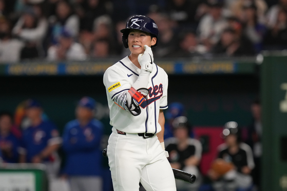 Korea's Kim Hye-seong reacts during the sixth inning of a World Baseball Classic game against Taiwan at the Tokyo Dome in Tokyo on March 8.  [AP/YONHAP]