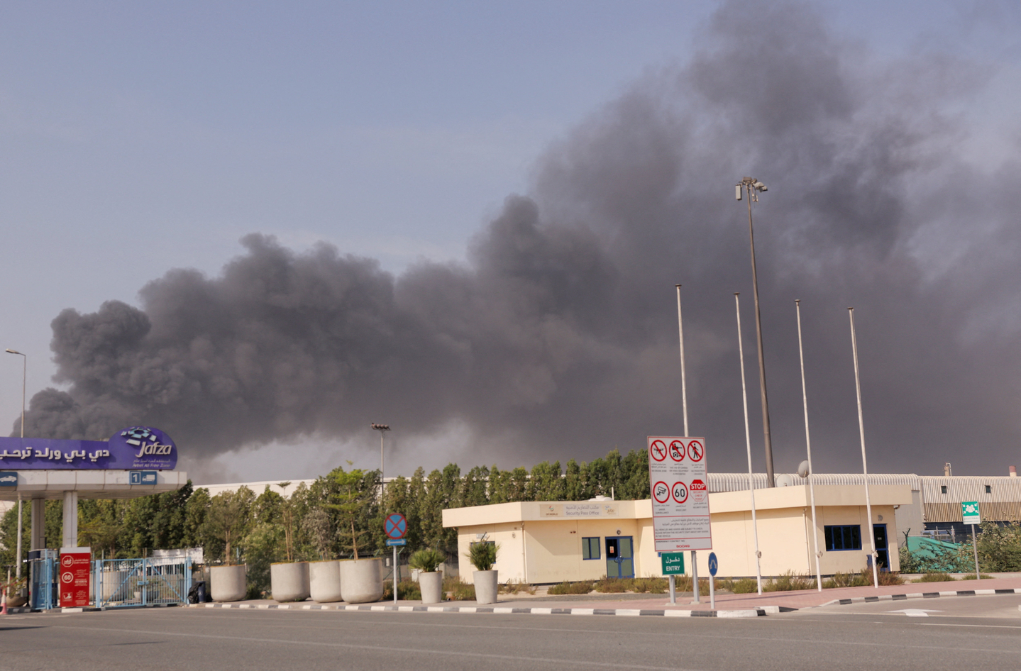 Smoke billows from Jebel Ali port after an Iranian attack on the United Arab Emirates on March 1, following United States and Israel strikes on Iran. [REUTERS/YONHAP]