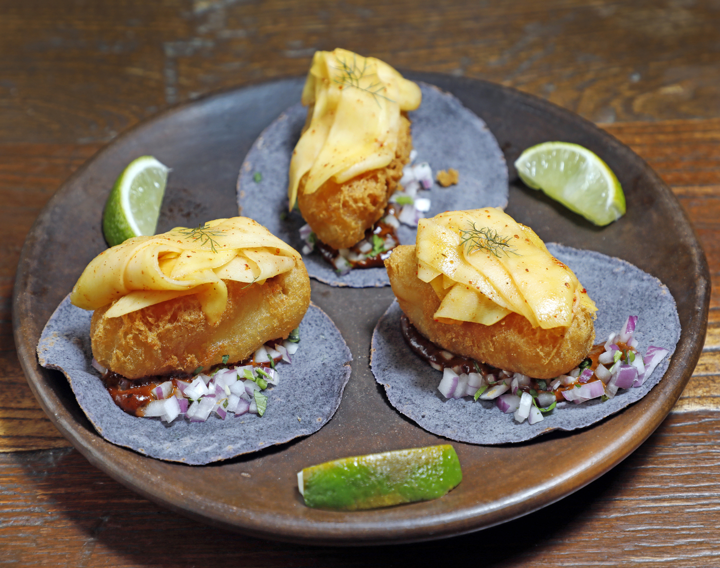 Battered fish taco served at the Mexican restaurant El Molino in Seongdong District, eastern Seoul [PARK SANG-MOON]