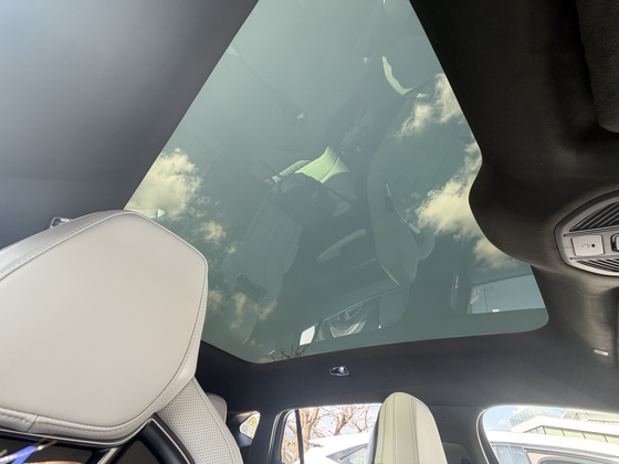 The glass roof of the Renault Korea's Filante [SARAH CHEA]