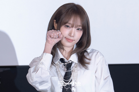 Yena poses for photos during a press conference for the release of her fifth EP, “Love Catcher,” at CGV Apgujeong in southern Seoul on March 11. [DANIELA GONZALEZ PEREZ]