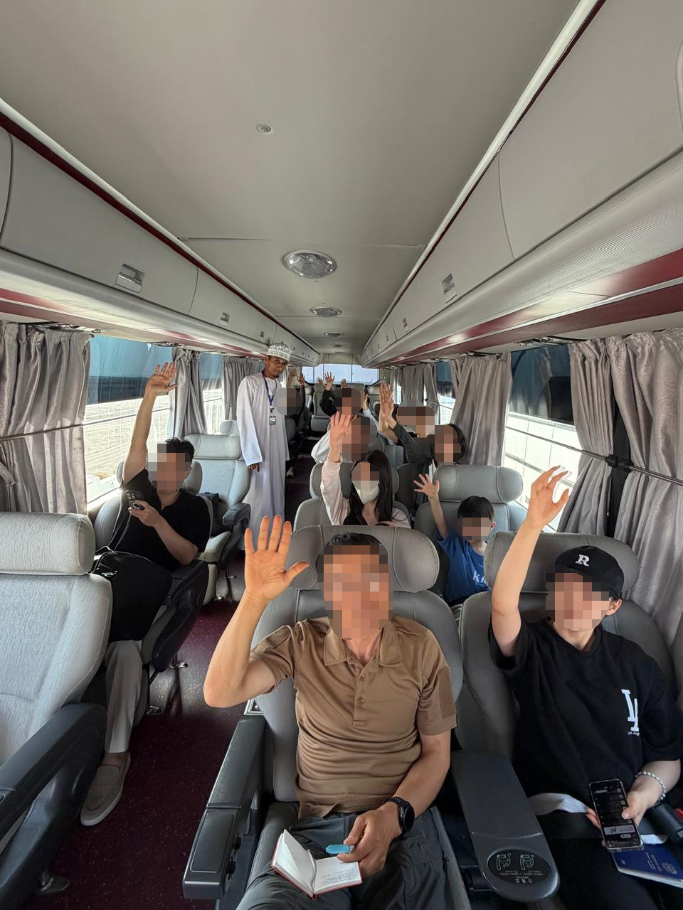 Koreans escaping from the United Arab Emirates on a chartered bus arranged by YouTuber Lee Jae-cheon are seen in this file photo [JOONGANG ILBO]