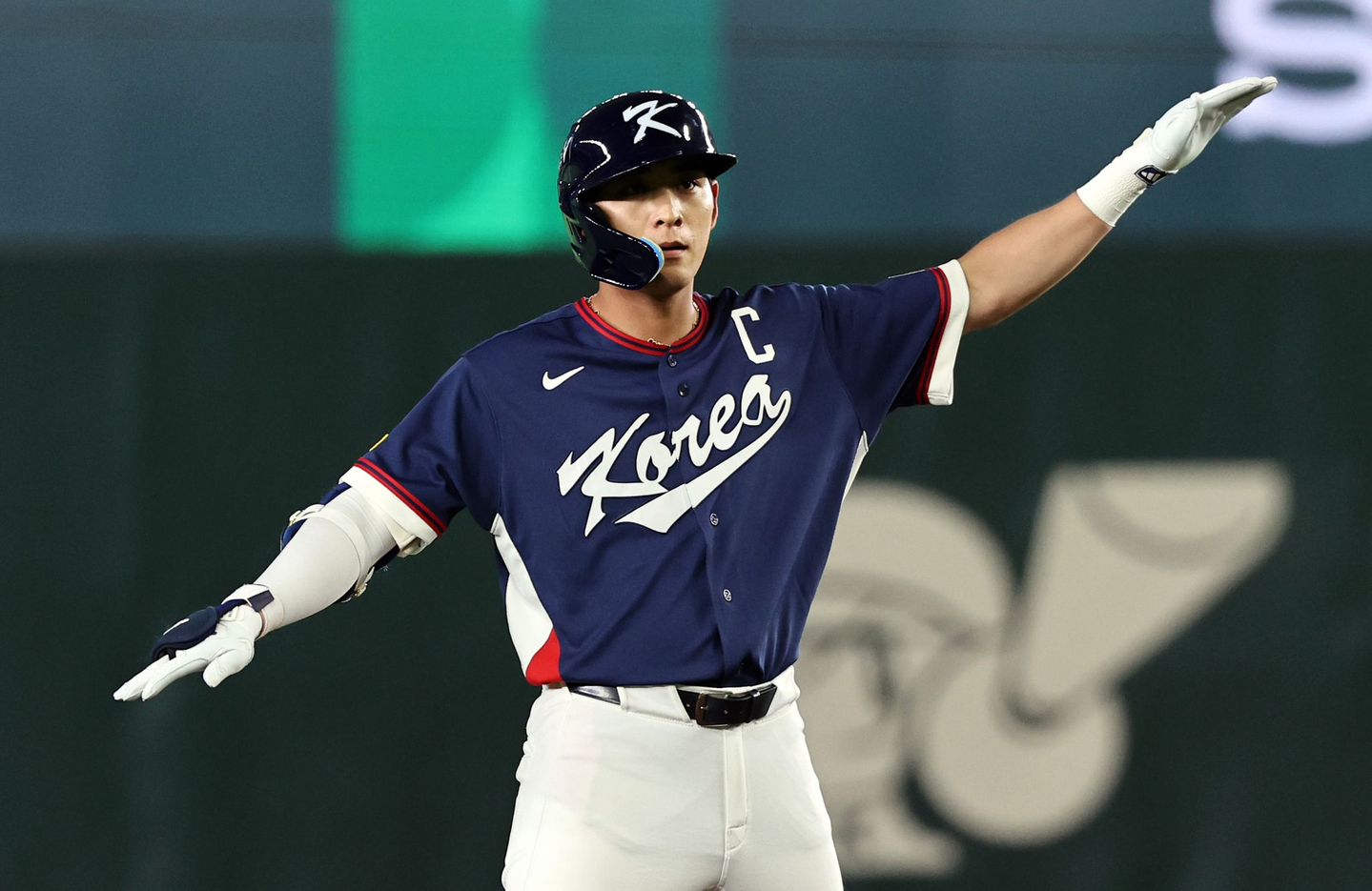 Lee Jung-hoo celebrates after hitting an RBI single during Korea’s Pool C game against Australia at the 2026 World Baseball Classic at Tokyo Dome in Japan on March 9. [NEWS1]  