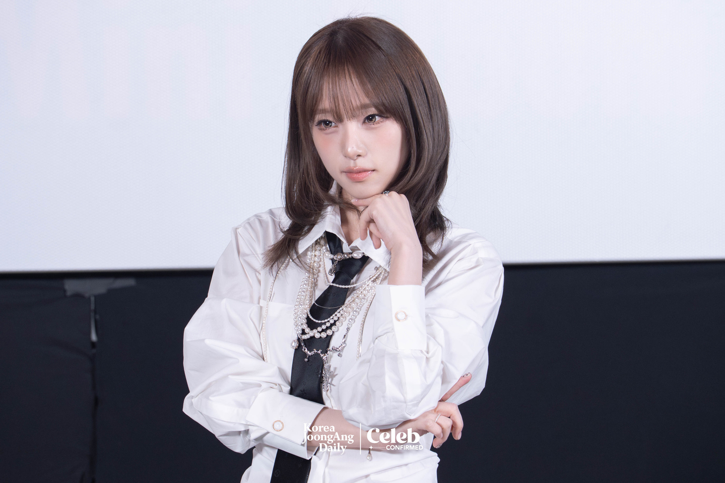 Yena poses for photos during a press conference for the release of her fifth EP, “Love Catcher,” at CGV Apgujeong in southern Seoul on March 11. [DANIELA GONZALEZ PEREZ]