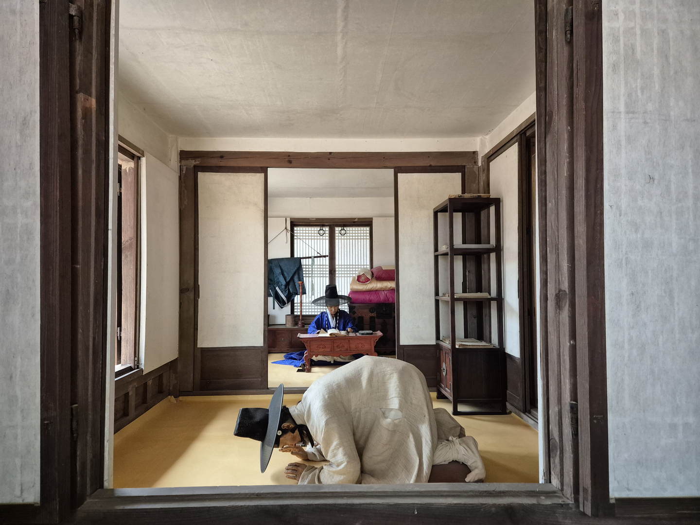 A view inside the Danjong Eoso, a tile-roofed residence recreated to resemble the place where King Danjong is believed to have stayed, in Yeongwol County, Gangwon, on March 6. [PARK JIN-HO]