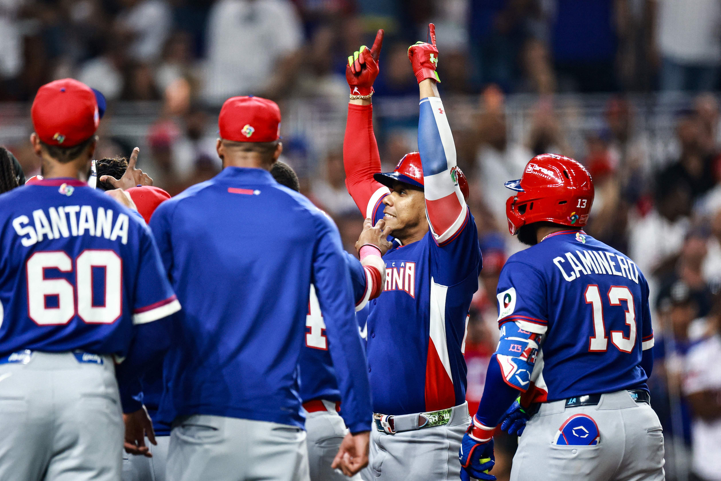 Dominican Republic players celebrate their 7-5 win over Venezuela to clinch the top seed in Pool D at the World Baseball Classic at LoanDepot Park in Miami on March 11. [AFP/YONHAP]