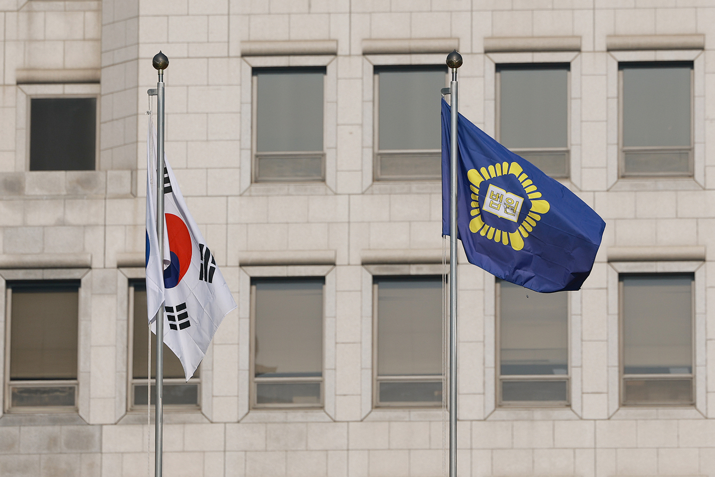The Korean flag and the flag of Korean courts are displayed in front of the Supreme Court in Seocho District, southern Seoul, on Dec. 7, 2025. [YONHAP]