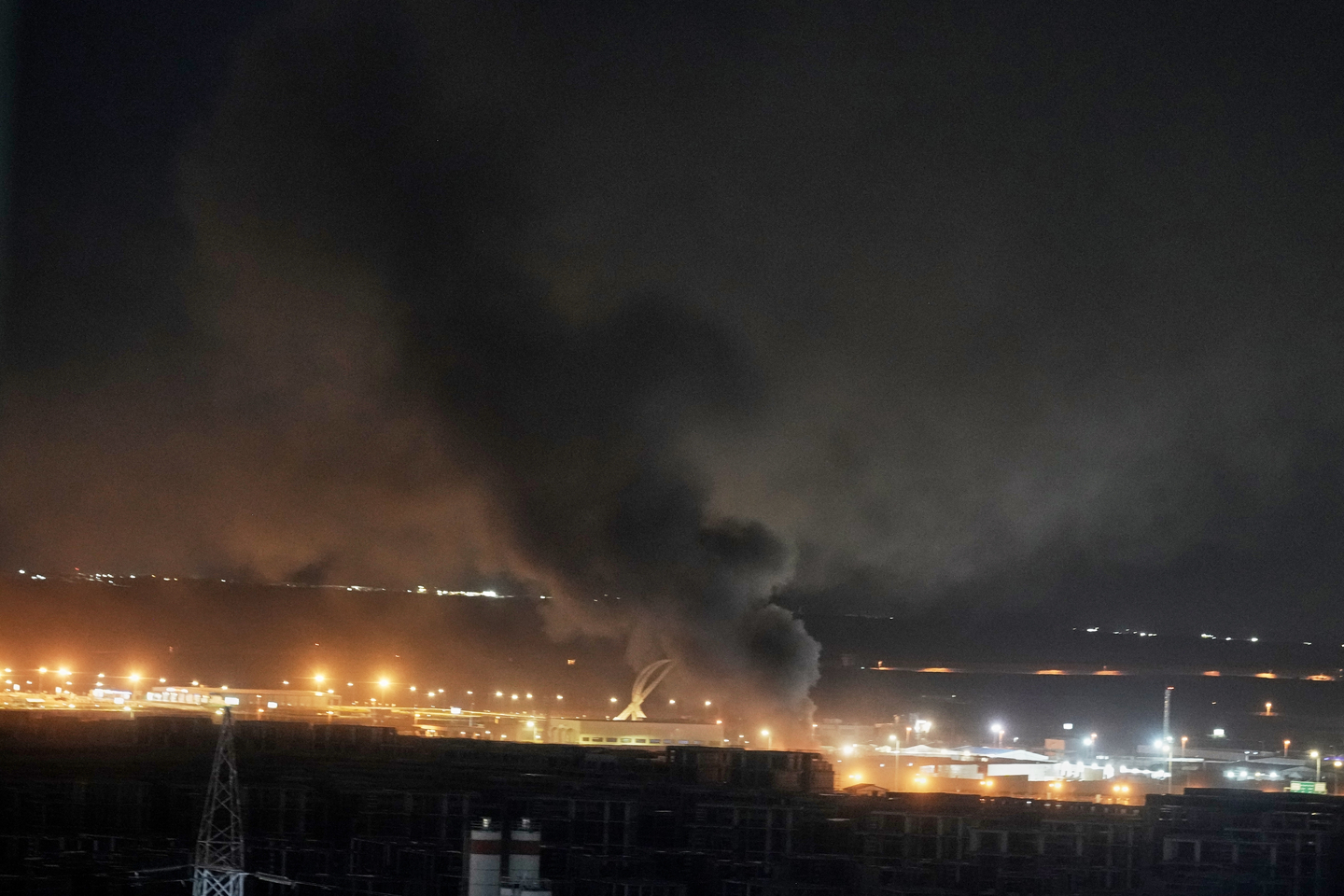 Smoke rises after an explosion at the airport in Irbil, Iraq, on March 11. [AP/YONHAP]