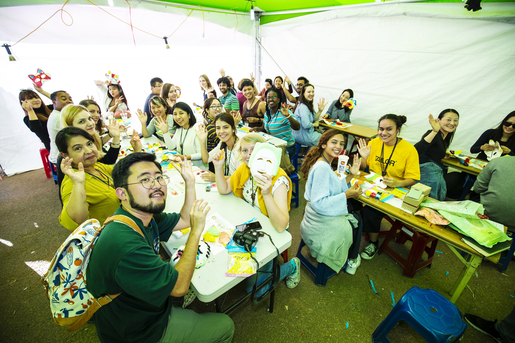 Participants have a go at making traditional Korean masks during the annual Andong Maskdance Festival in Andong, North Gyeongsang. [CULTURAL HERITAGE ADMINISTRATION]