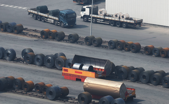 Steel products are waiting to be exported at a port in Pyeongtaek, Gyeonggi, on March 12, when the U.S. government launched an investigation into Korea under Section 301 of its trade law. [YONHAP] 
