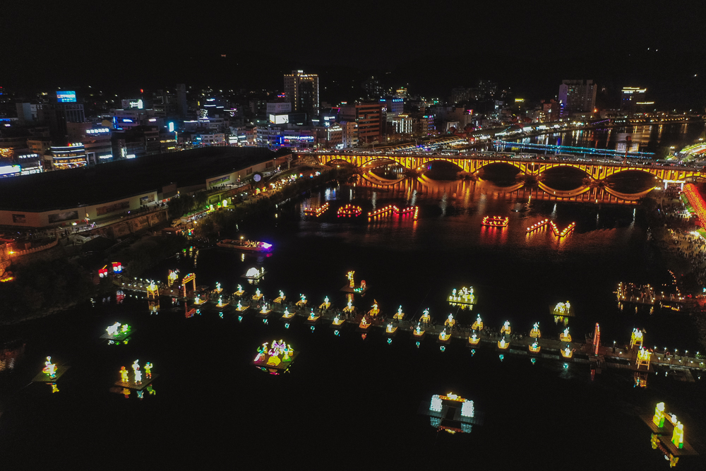 The Jinju Namgang Yudeung Festival in Jinju, South Gyeongsang [JINJU CITY GOVERNMENT]