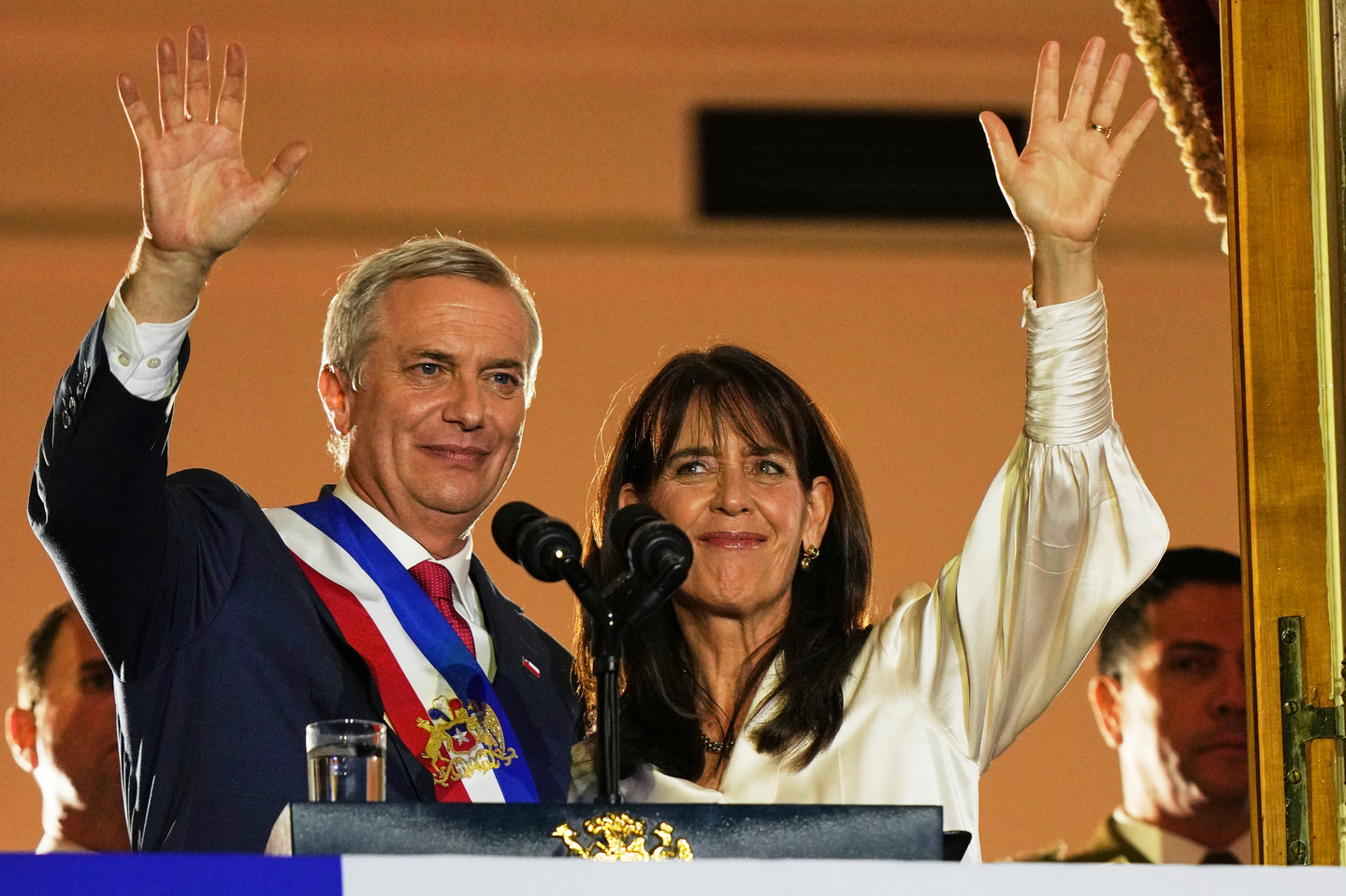 Chile's President Jose Antonio Kast and his wife Maria Pia Adriasola wave to supporters from the balcony of La Moneda presidential palace after his inauguration in Santiago, Chile, on March 11. [AP/YONHAP]