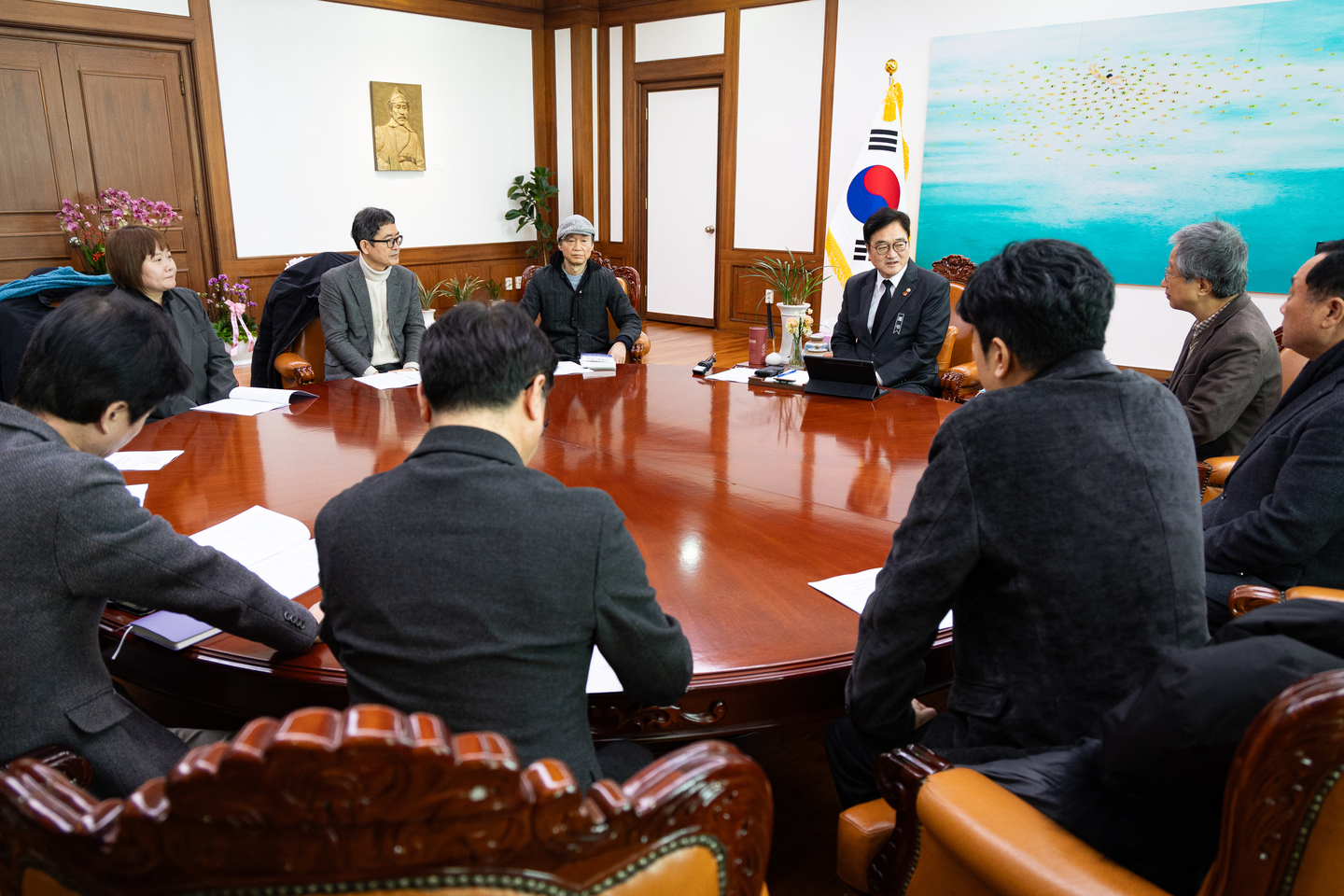 National Assembly Speaker Woo Won-shik delivers opening remarks during a meeting with representatives and steering committee members of the civic group Citizens’ Constitutional Reform Network at the National Assembly in Yeouido, western Seoul, on Jan. 28 to discuss constitutional reform. [NEWS1]