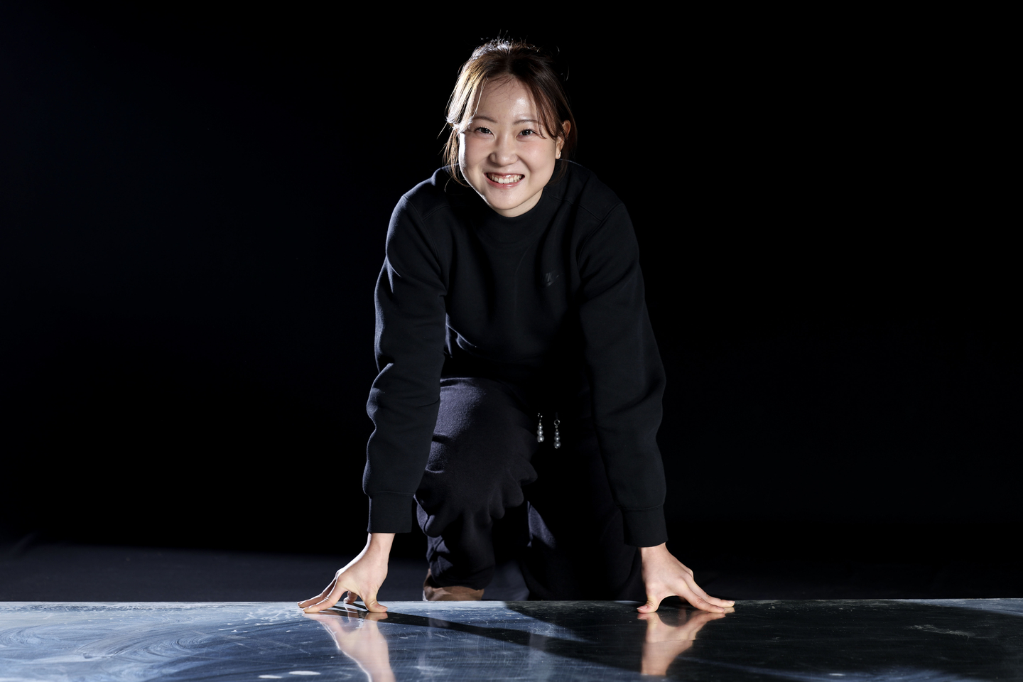 Track and field sprinter Lee Eun-bin poses for a photo at the JoongAng Ilbo's office in Mapo District, western Seoul, on March 5. [KIM SEONG-RYONG]