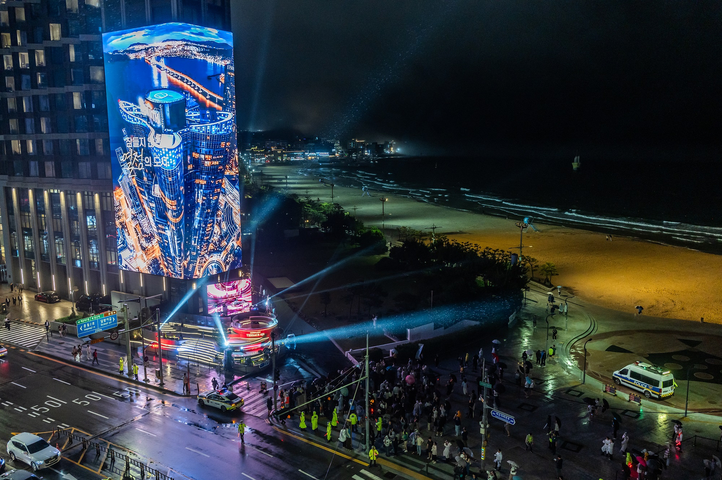 This file photo shows an outdoor advertising display in the southern port city of Busan. [YONHAP] 