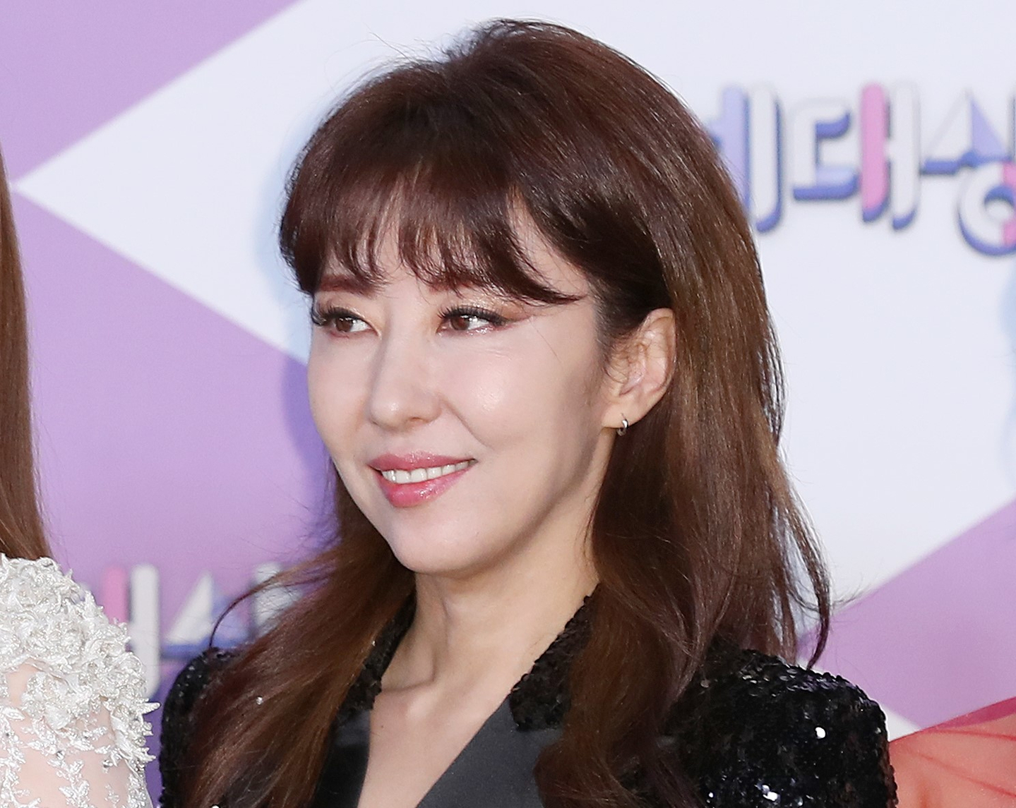 Singer Kim Wan-sun poses for a photo at the 2019 SBS Entertainment Awards at Mapo District, western Seoul, on Dec. 28, 2019. [NEWS1]