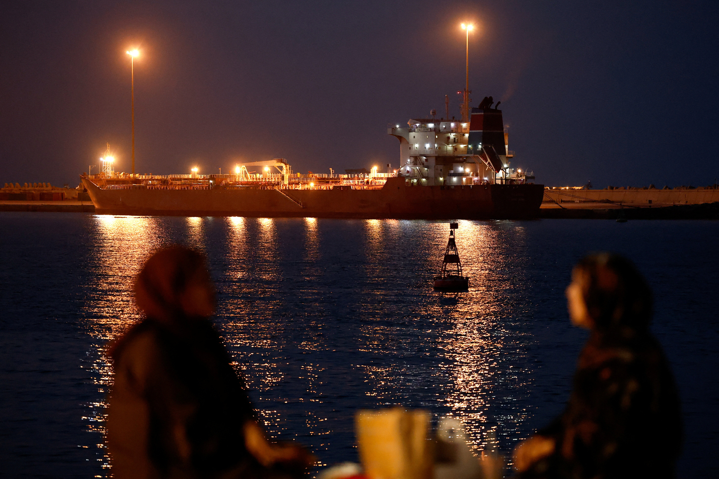 The Callisto tanker sits anchored in Port Sultan Qaboos in Muscat, Oman, on March 12 as the traffic is down in the Strait of Hormuz amid the U.S.-Israeli conflict with Iran. [REUTERS/YONHAP]