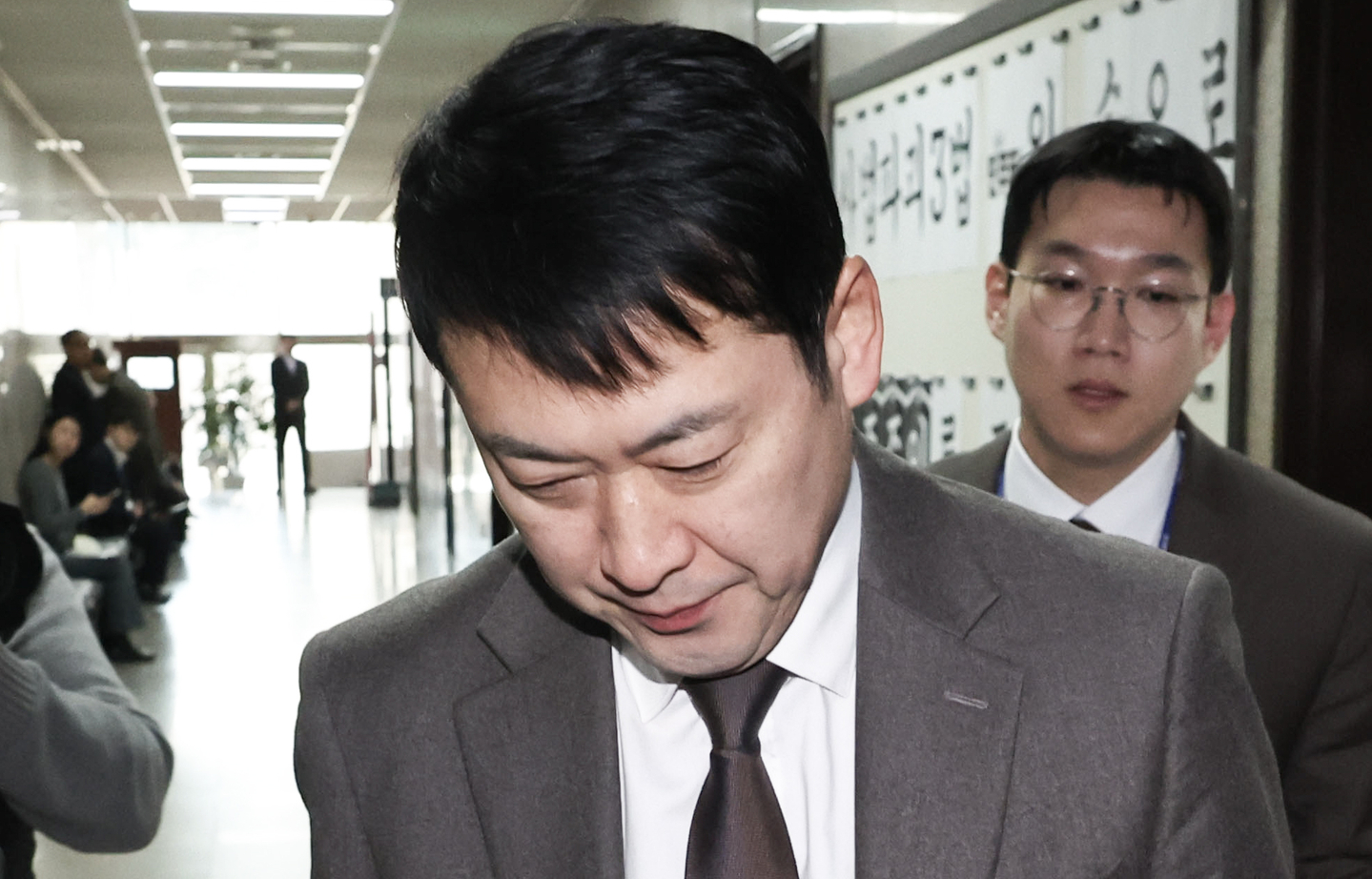People Power Party leader Jang Dong-hyeok is seen at the National Assembly in Yeouido, western Seoul on March 13. [LIM HYUN-DONG]