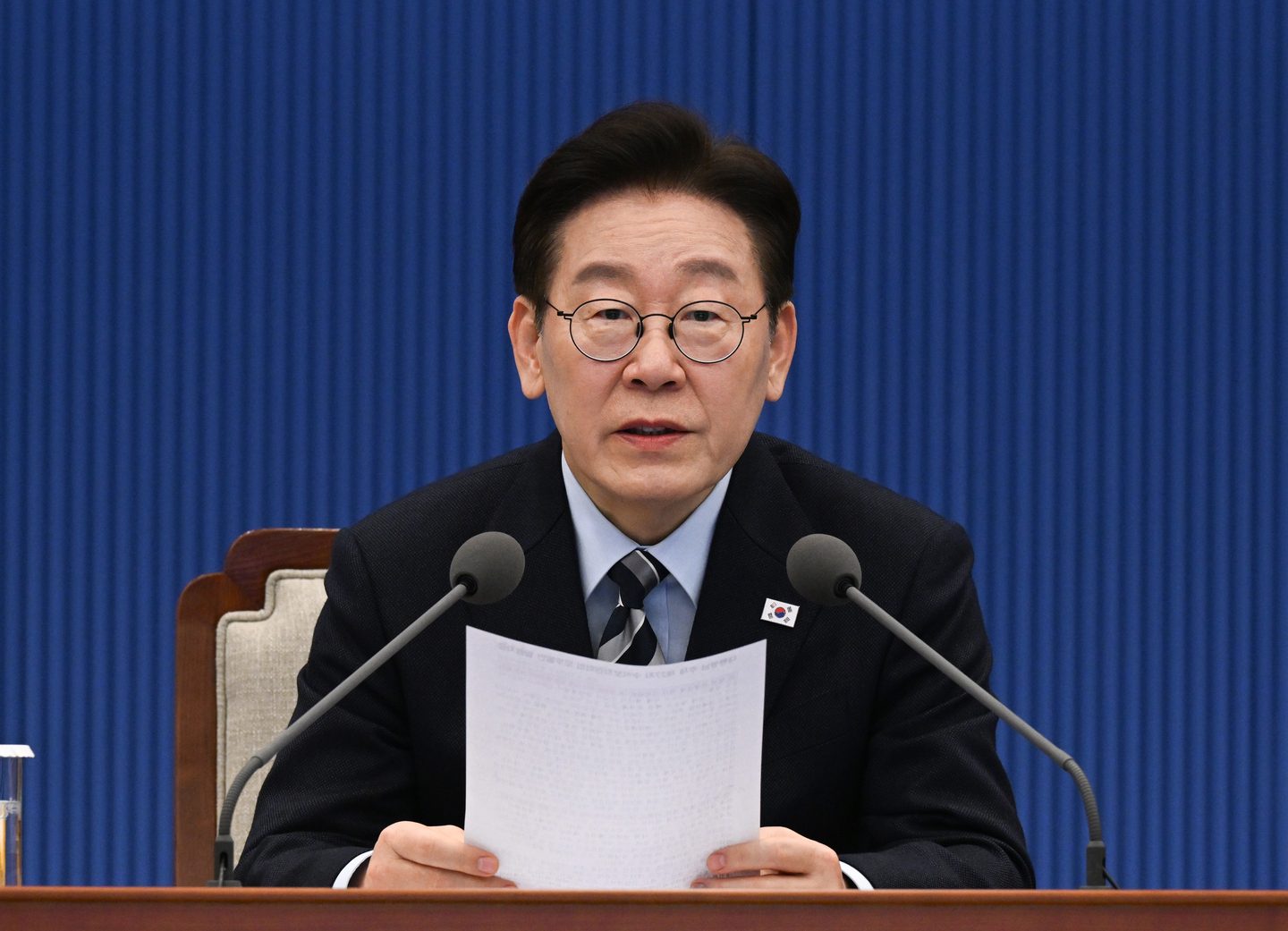 President Lee Jae Myung speaks during a meeting with his senior secretaries at the Blue House in central Seoul on March 12. [JOINT PRESS CORPS]