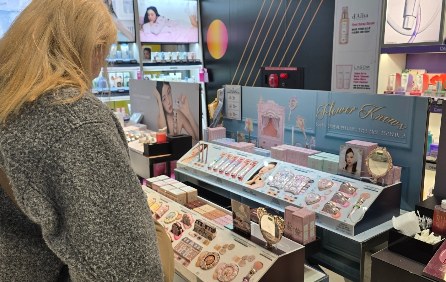 A customer looks at cosmetics from Chinese brand Flower Knows on display at a Chicor beauty store in Mapo District, western Seoul, on March 10. [NOH YU-RIM]